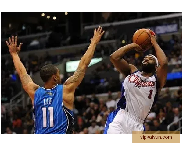 戴维斯边路发挥出色，球队潜力无限值得关注