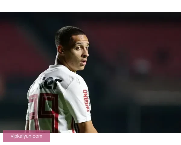 安东尼在阿贾克斯时期表现稳健，持续吸引各大俱乐部关注